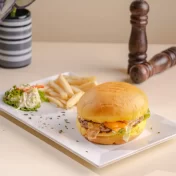 CLASSIC CHICKEN BURGER